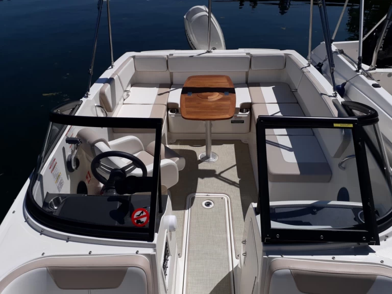 Pronájem jachty v Chindrieux -Bayliner VR4OE na Samboatu