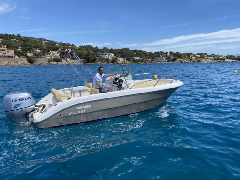Pronájem Motorová loď Sessa Marine s licencí
