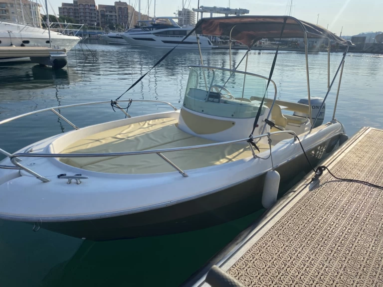 Sessa Marine Key Largo 20 Deck jednotlivci a charterové společnosti v Fréjus