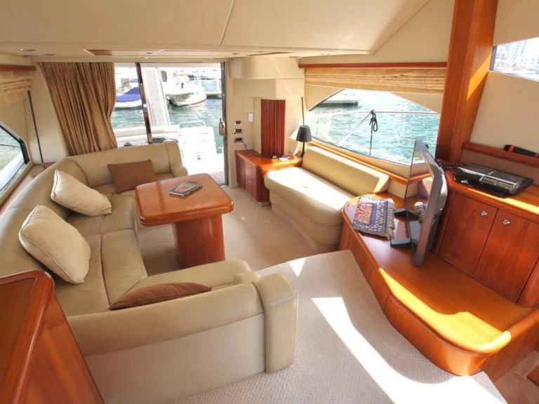 Pronajmout Jachta se skipperem či ne Sunseeker v Cannes