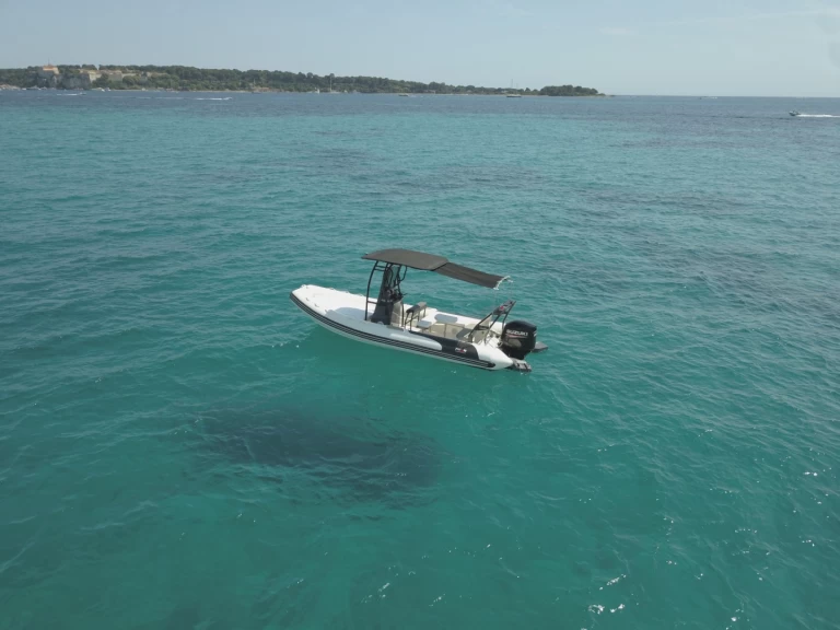 Pronajmout si Avon GT v Cannes