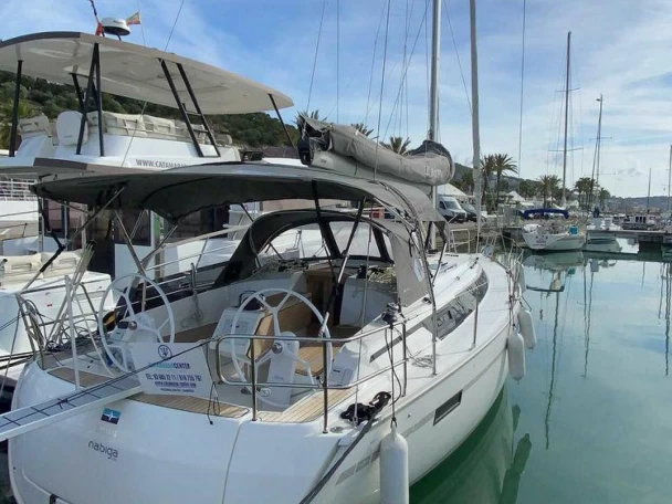 Pronajmout Plachetnice se skipperem či ne Bavaria v Getxo