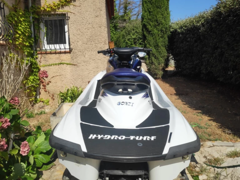 Yamaha Fx 160 jednotlivci a charterové společnosti v Six-Fours-les-Plages