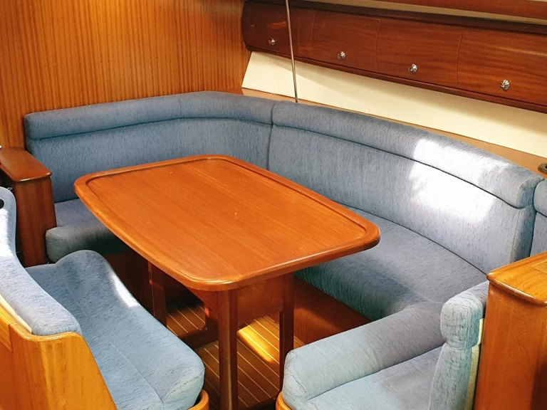 Pronajmout si Bavaria Bavaria 38 v Portorož