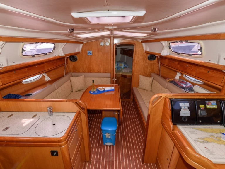 Pronajmout si Bavaria Bavaria 33 Cruiser v Trogir