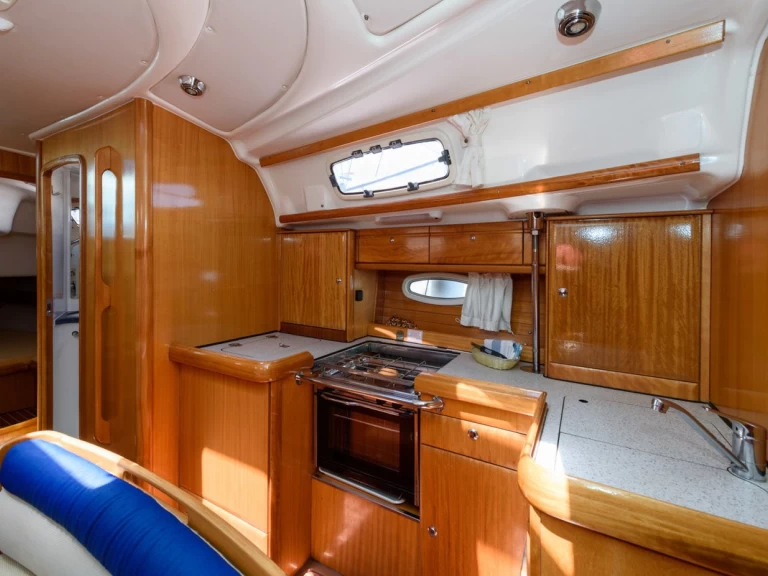 Pronájem lodi Bavaria Bavaria 42 Cruiser v Trogir na Samboatu