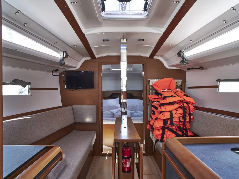 Pronájem Plachetnice Jeanneau s licencí