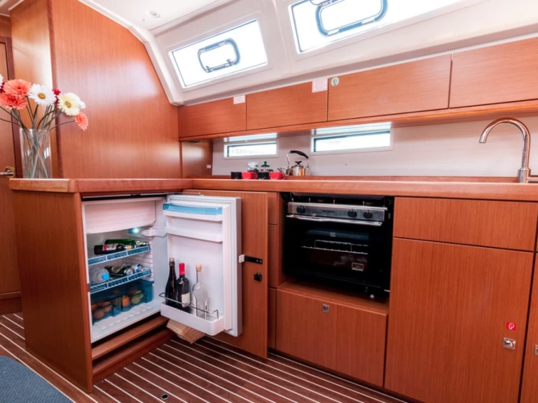 Pronájem lodi Bavaria Cruiser 46 v Alimos na Samboatu