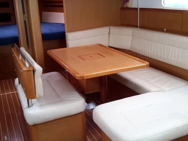 Pronájem lodi Alimos lákavé ceny Sun Odyssey 44i