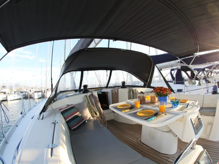 Bénéteau Cyclades 50.5 jednotlivci a charterové společnosti v Alimos