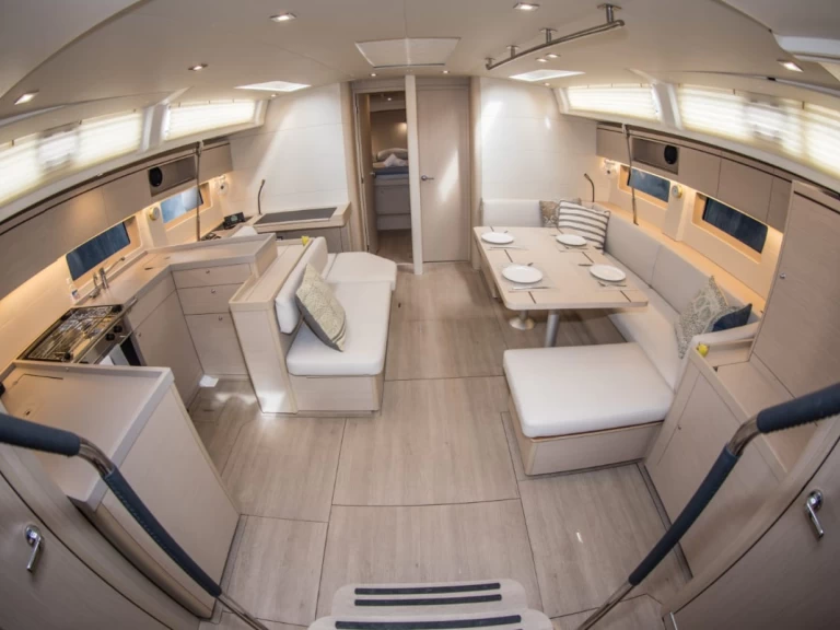 Bénéteau Oceanis 51.1 jednotlivci a charterové společnosti v Alimos