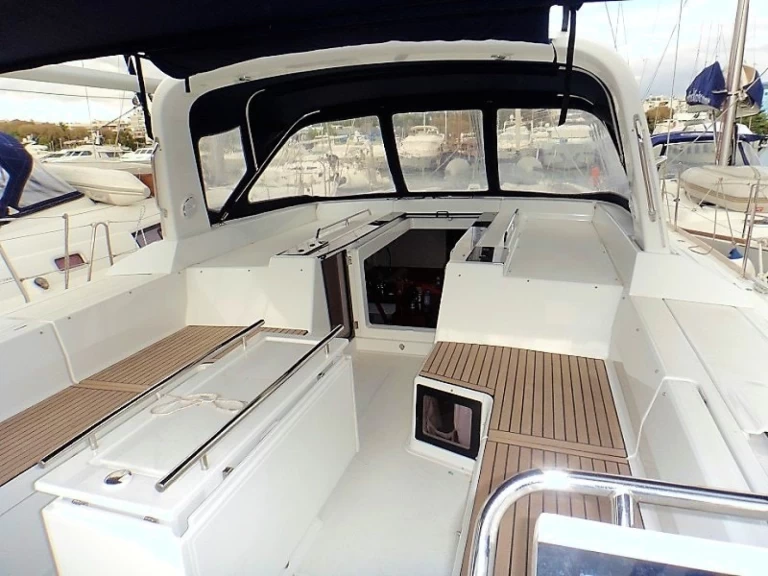 Pronajmout si Bénéteau Oceanis 55 v Lavrio