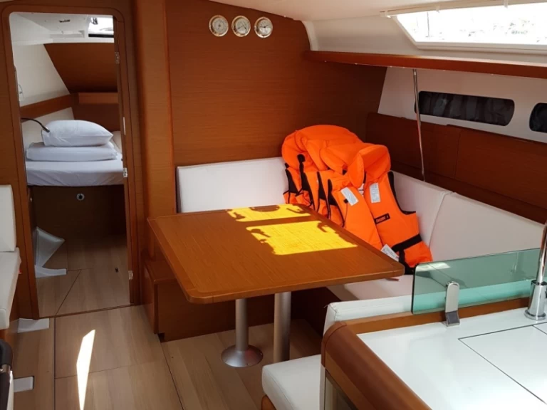 Pronájem lodi Sukošan lákavé ceny Sun Odyssey 419