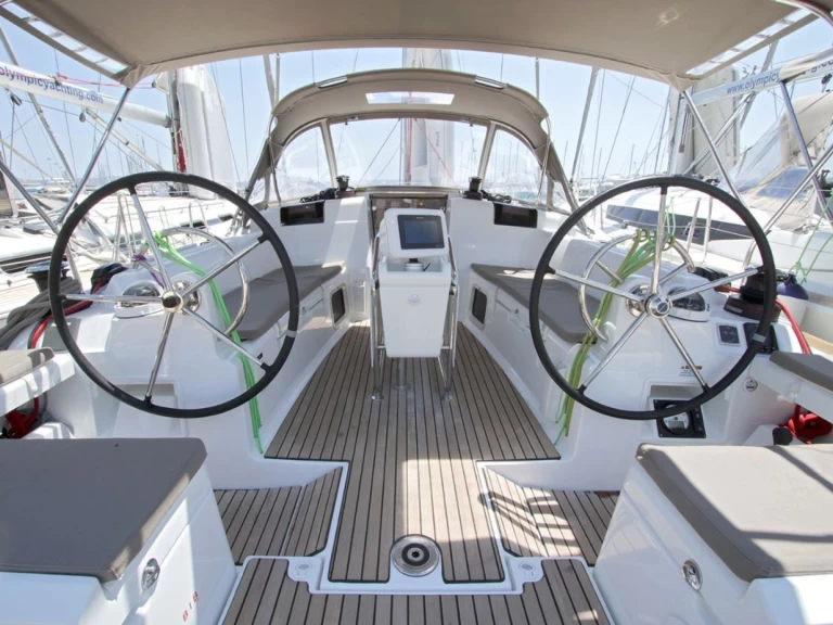 Jeanneau Sun Odyssey 419 jednotlivci a charterové společnosti v Lavrio