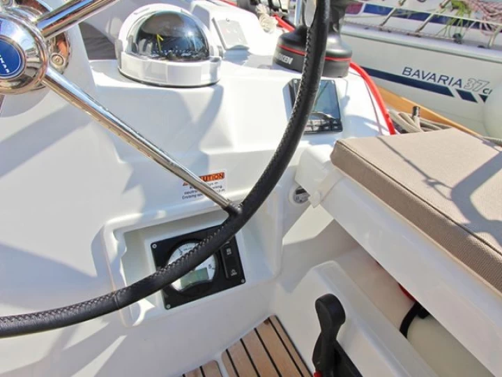 Jeanneau Sun Odyssey 449 jednotlivci a charterové společnosti v Lavrio