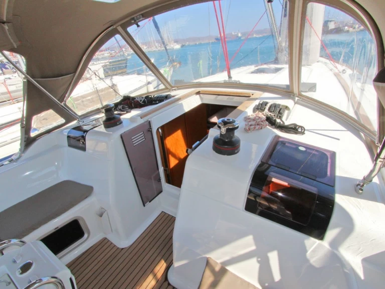 Pronájem jachty v Lavrio -Jeanneau Sun Odyssey 449 na Samboatu