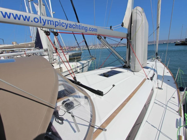 Pronajmout si Jeanneau Sun Odyssey 449 v Lavrio