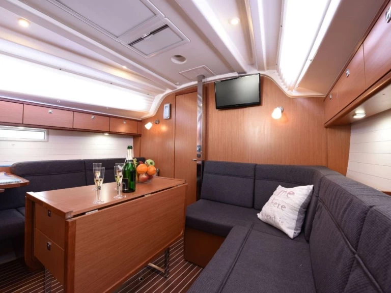 Bavaria Cruiser 37 jednotlivci a charterové společnosti v Zadar