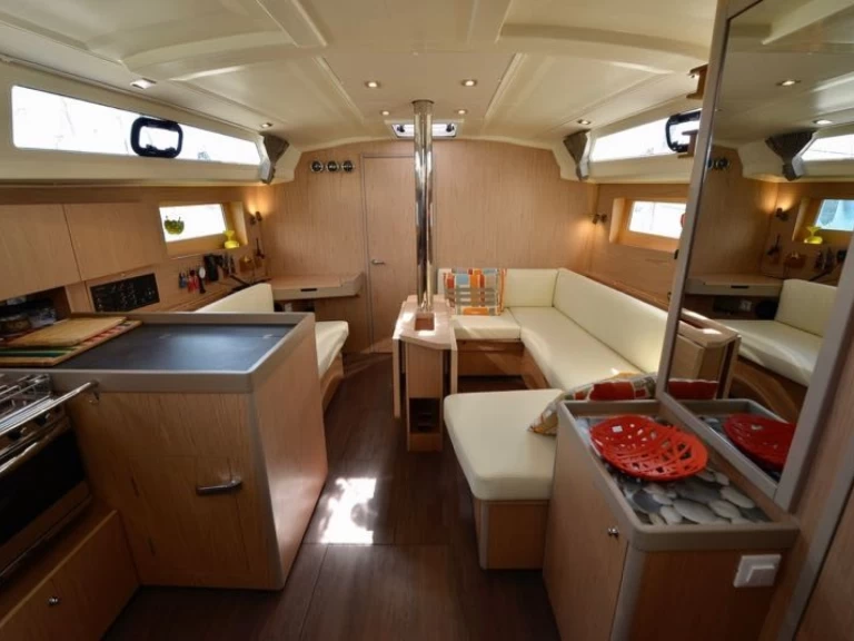 Pronájem Plachetnice Bénéteau s licencí