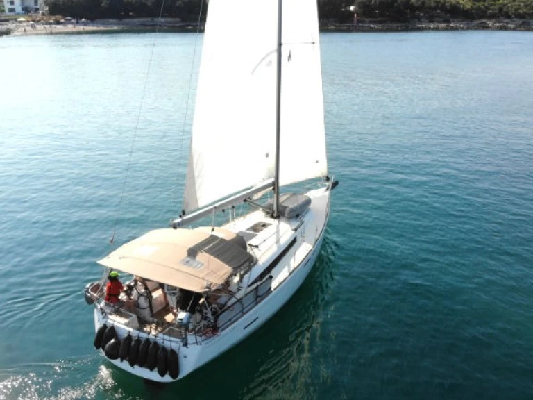 Jeanneau Sun Odyssey 419 jednotlivci a charterové společnosti v Pula