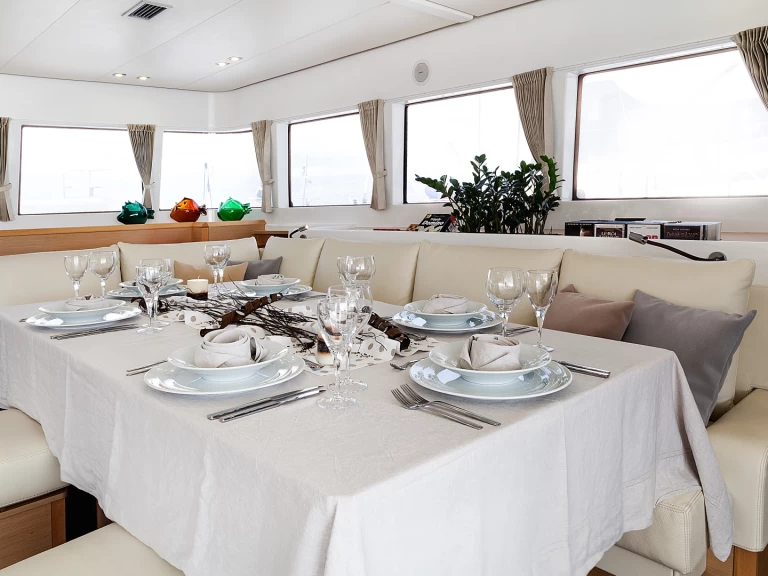 Pronájem lodi Lagoon Lagoon 620 v Alimos na Samboatu