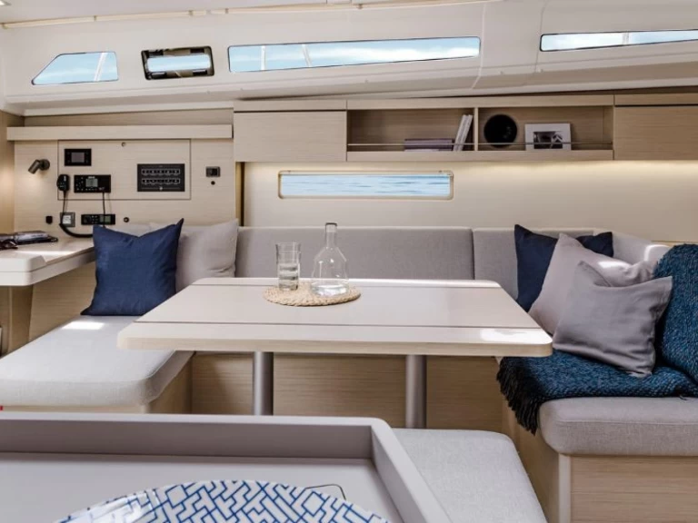 Pronajmout Plachetnice se skipperem či ne Bénéteau v Donji Seget