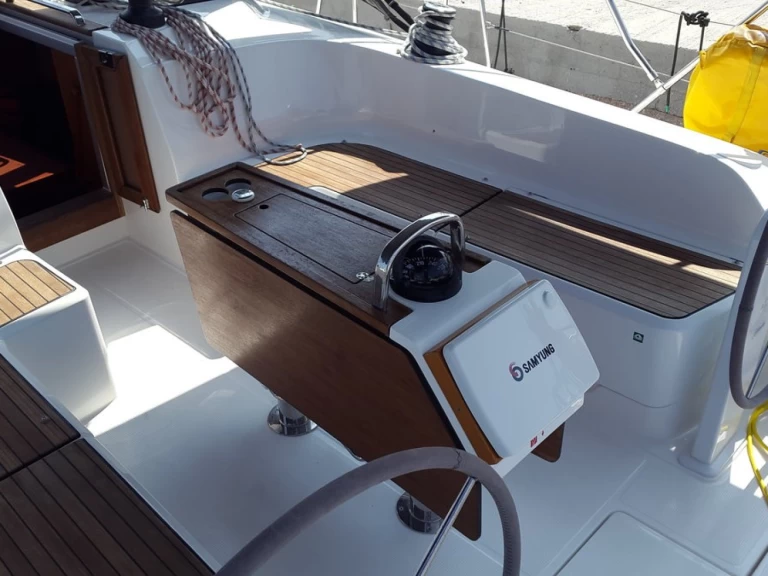 Pronájem jachty v Lavrio -Bavaria Cruiser 46 na Samboatu
