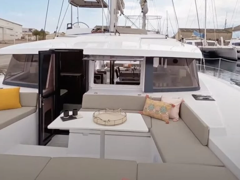 Bali Bali 4.2 jednotlivci a charterové společnosti v Gouvia