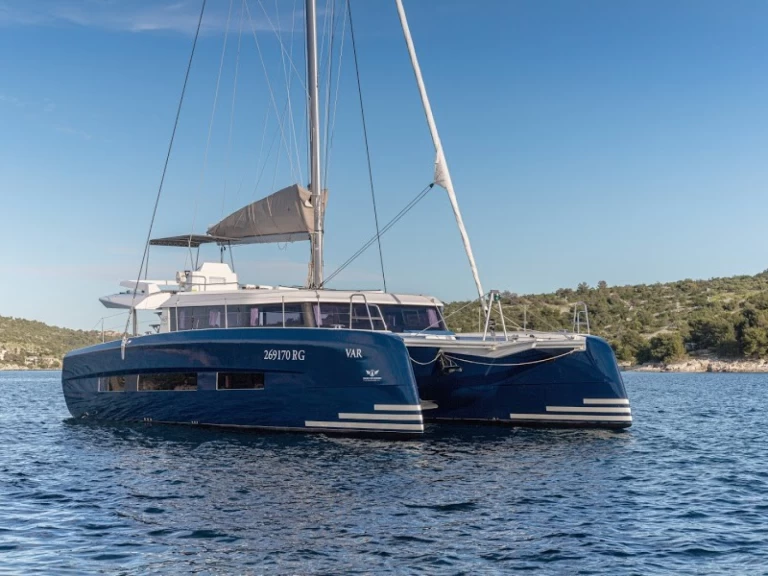 Pronajmout si Dufour Dufour Catamarans 48 Sail v Primošten 