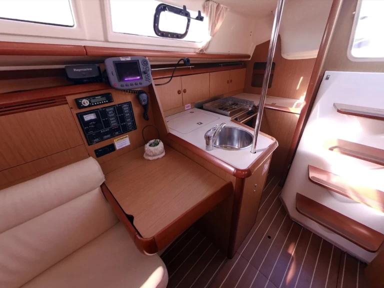 Pronájem Plachetnice v Betina -Jeanneau Sun Odyssey 32i