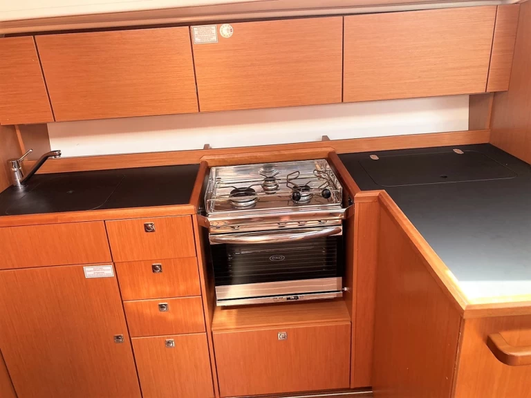 Pronajmout Plachetnice se skipperem či ne Bavaria v Alimos