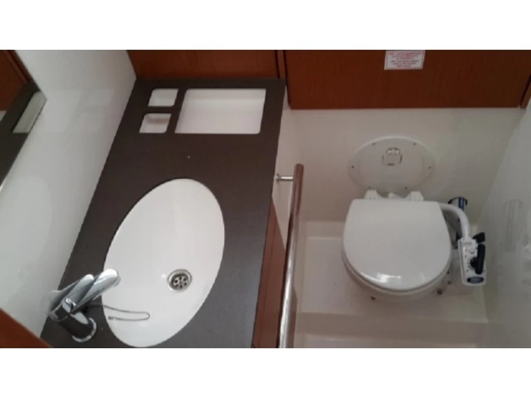 Pronajmout si Bavaria Cruiser 46 v Alimos