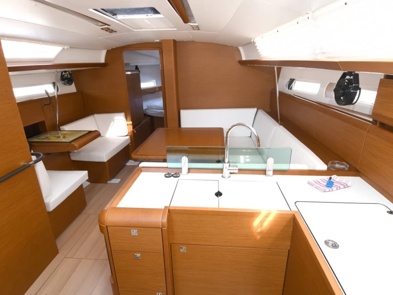 Pronájem lodi Komolac lákavé ceny Sun Odyssey 419