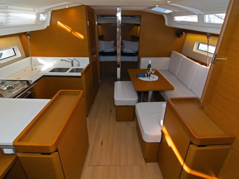 Pronájem lodi Jeanneau Sun Odyssey 440 v Split na Samboatu