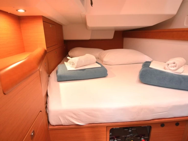 Pronajmout Plachetnice se skipperem či ne Jeanneau v Komolac