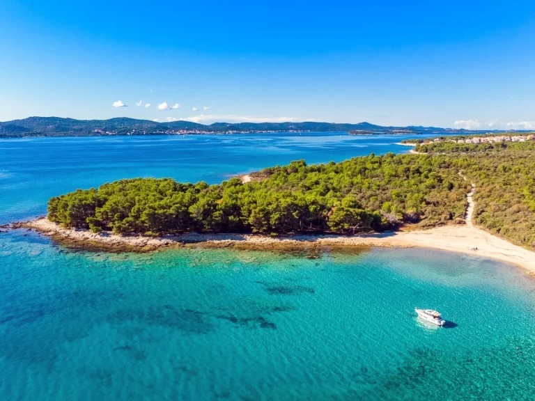 Pronajmout Motorová loď se skipperem či ne Jeanneau v Biograd Na Moru