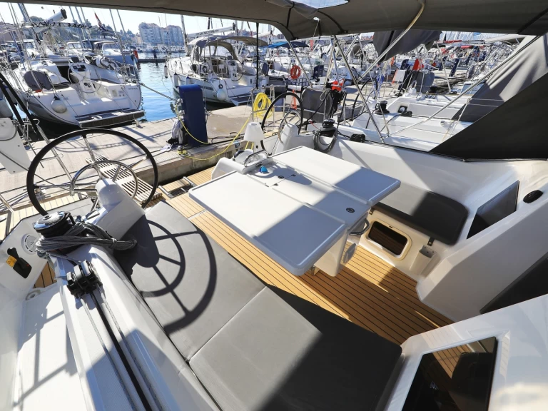 Pronájem Plachetnice Jeanneau s licencí