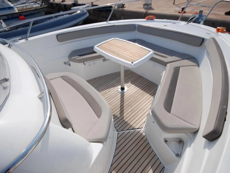 Jeanneau Cap Camarat 8.5 CC jednotlivci a charterové společnosti v Les Trois-Îlets