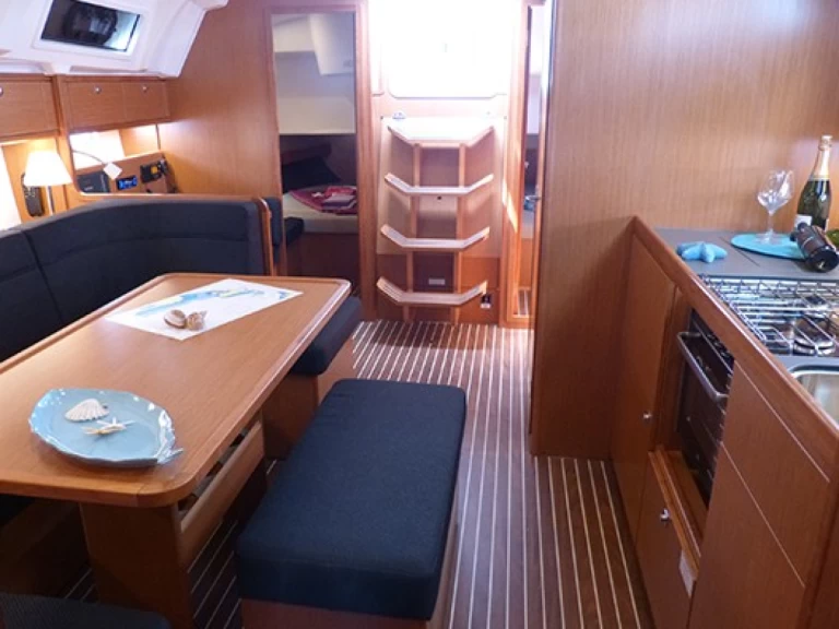 Pronajmout Plachetnice se skipperem či ne Bavaria v Procida