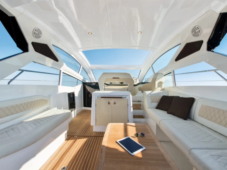 Motorová loď k pronájmu v Ajaccio za nejlepší cenu