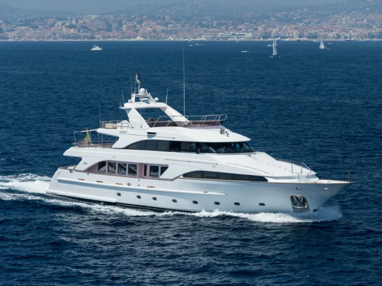 Pronájem lodi Kallithea lákavé ceny Benetti 115