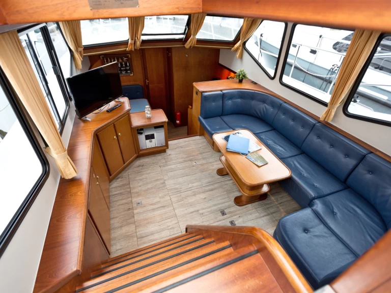 Říční loď k pronájmu v Waren (Müritz) za nejlepší cenu