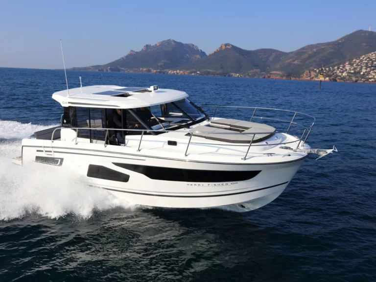 Pronájem Motorová loď v Neapol -Jeanneau Merry Fisher 1095