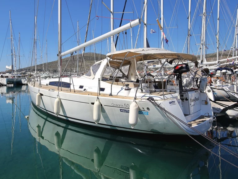 Bénéteau Oceanis 50 Family jednotlivci a charterové společnosti v Pula