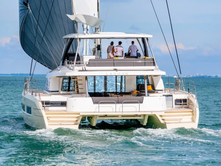 Pronájem lodi Lagoon Lagoon Sixty 5 v Alimos na Samboatu