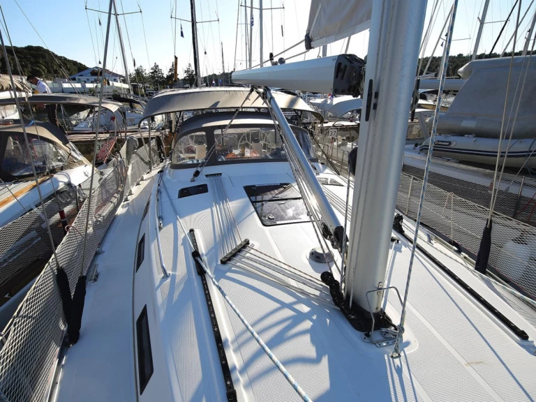 Pronájem lodi Bavaria Bavaria Cruiser 40 Avantgarde v Pula na Samboatu