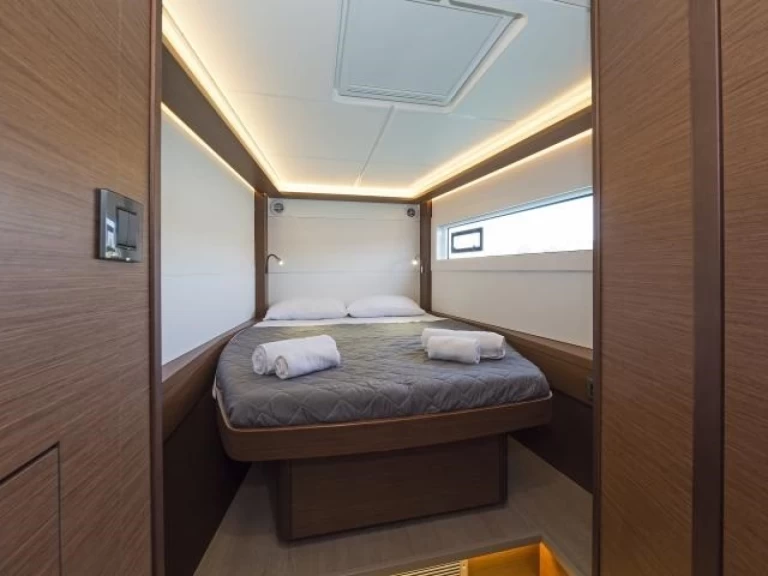 Pronajmout Katamarán se skipperem či ne Lagoon v Alimos