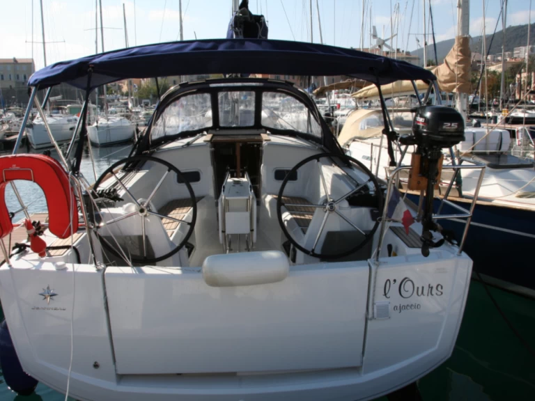 Pronájem lodi Jeanneau Sun Odyssey 349 v Ajaccio na Samboatu