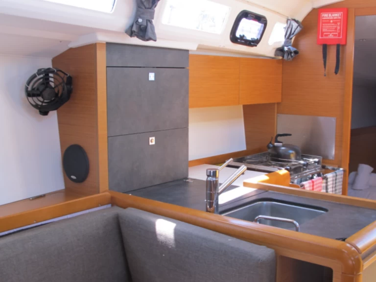 Pronájem Plachetnice Jeanneau s licencí