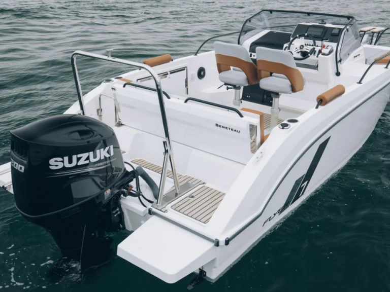 Pronajmout si Bénéteau Flyer 7 SUNdeck v Mahon